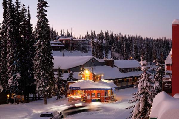 The Vance Creek Hotel & Conference Centre Silver Star Extérieur photo