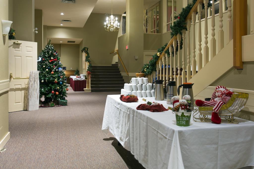 The Vance Creek Hotel & Conference Centre Silver Star Extérieur photo
